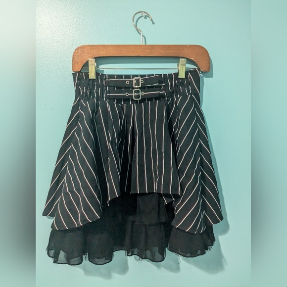 Cute striped skirt with double buckle detail - Picture 1 of 4